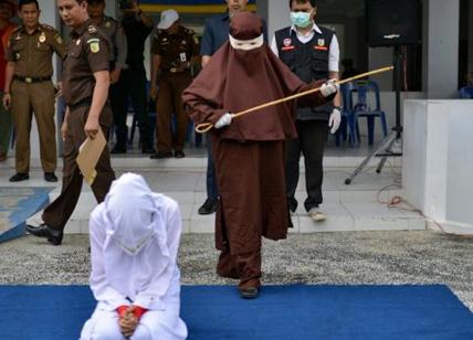 indonesia donna frustata