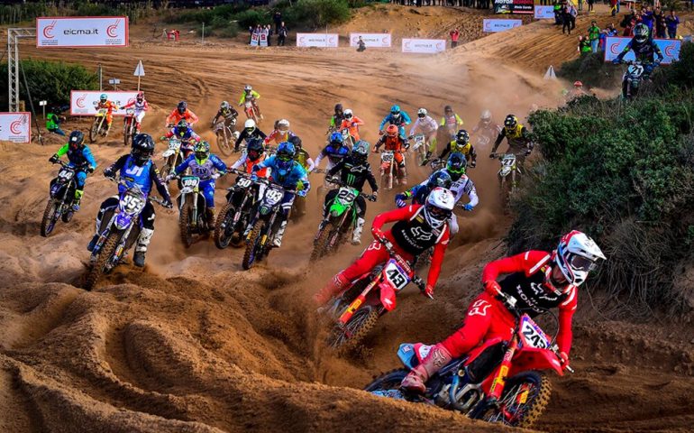 Motocross, a Riola Sardo non c’è Cairoli: vince facile il campione del Mondo Gajser