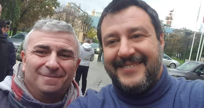 Sindacalista si fa un selfie con Salvini, licenziato