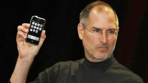 Accadde oggi. 9 gennaio 2007: 14 anni fa Steve Jobs presentava al mondo il primo IPhone