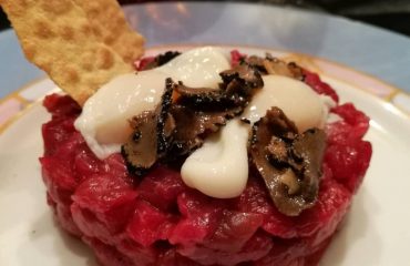 La ricetta Vistanet di oggi: tartare di bue rosso con tartufo nero di Laconi e uova di quaglia