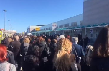 manifestazione dipendenti air italy a olbia