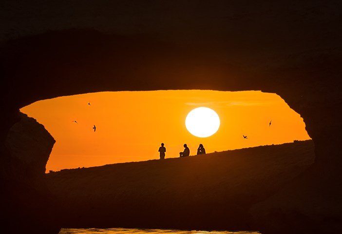 La foto. S’Archittu al tramonto nello splendido scatto di Andrea Skull