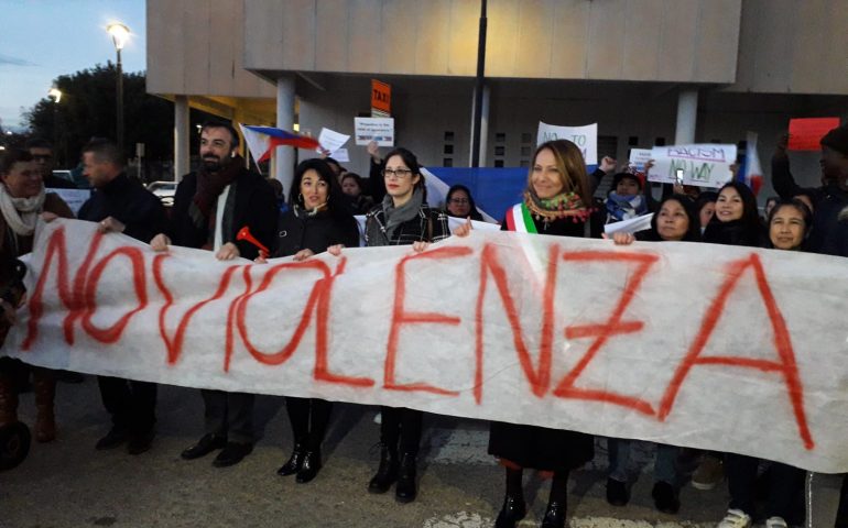 Assemini in corteo per dire “no” alla violenza e al razzismo: «Siamo tutti Demetrio»