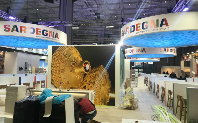 La Sardegna alla Bit di Milano: ultimi ritocchi allo stand, domani mattina si comincia