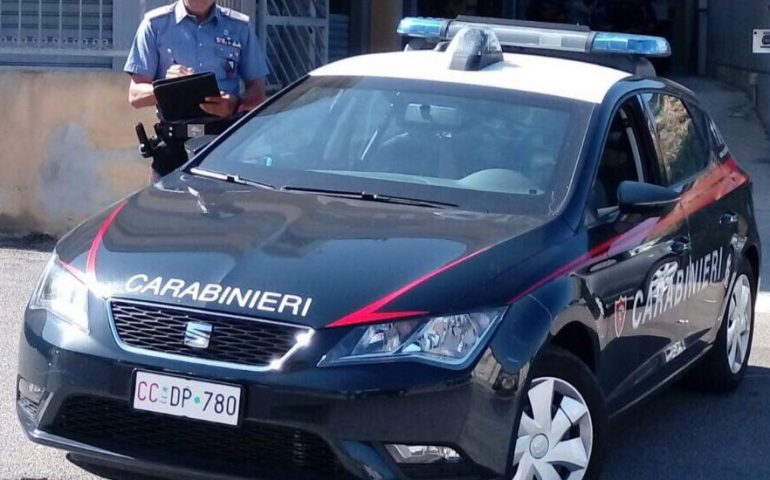 Serramanna: 34enne picchia la madre e cerca di accoltellarla, la salvano i Carabinieri