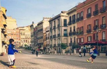 Corso Vittorio Emanuele II pedonale - Bambini giocano a pallone