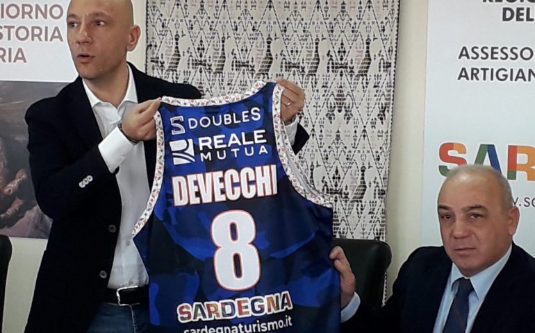 I campioni della Dinamo testimonial di Sardegna: presentata la nuova maglia per la Coppa Italia
