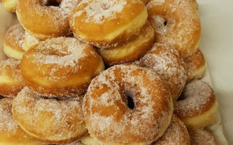 Lo sapevate? Perché i frati fritti in Sardegna vengono chiamati “fatti fritti” o parafrittus?