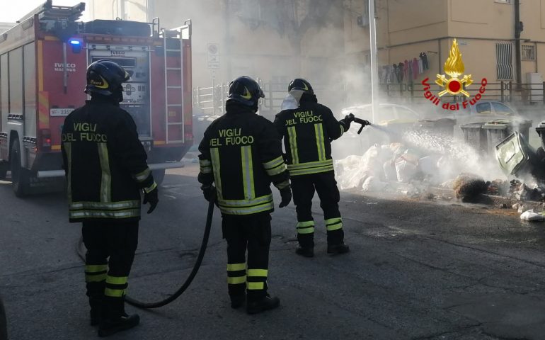 Incendio di rifiuti in via Podgora