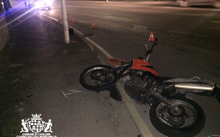 Cagliari: in Viale Marconi un’auto e una moto si scontrano, grave il centauro