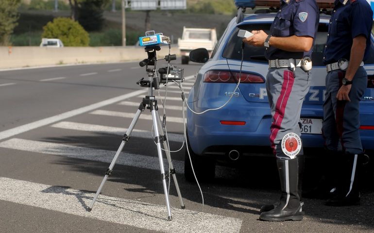 Tutto pronto per la maratona della Polizia contro l’eccesso di velocità: in Sardegna controlli a tappeto nelle principali strade