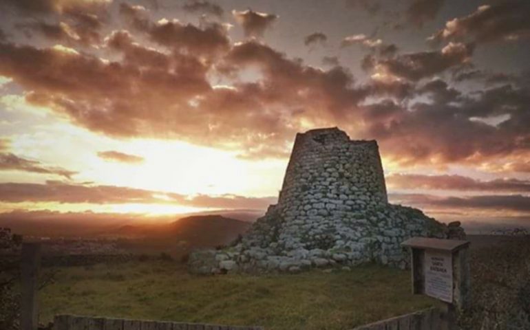 La foto. Il nuraghe Santa Barbara di Macomer al tramonto