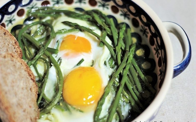 La ricetta Vistanet di oggi: inizia la stagione degli asparagi selvatici, squisiti con le uova fritte