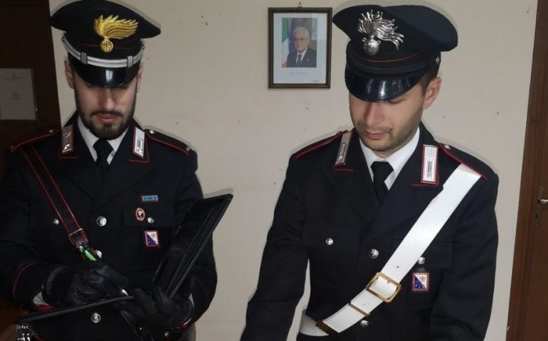 Desulo, i carabinieri trovano in campagna esplosivo, armi e munizioni. Partite le indagini