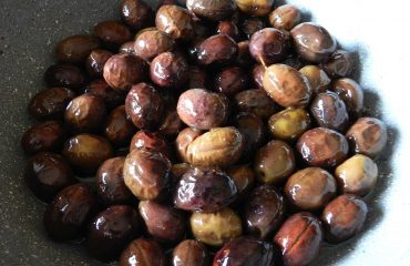 La ricetta Vistanet di oggi: olive “A scabecciu”, l’antipasto che non manca mai nelle tavole sarde