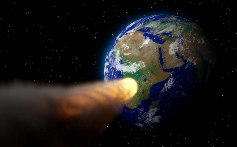 Mega asteroide di un km di diametro sfiorerà la Terra questa sera: si potrà osservare con un telescopio
