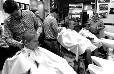 bambini si rasano i capelli per solidarietà