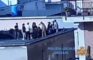 Festa erasmus in un terrazzo di Sassari in piena emergenza coronavirus