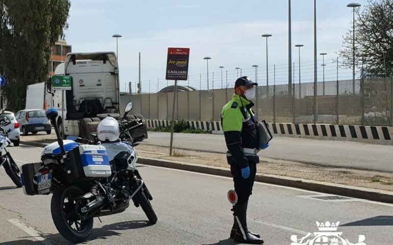 Denunciato perché passeggia al Poetto, ma non è residente a Cagliari