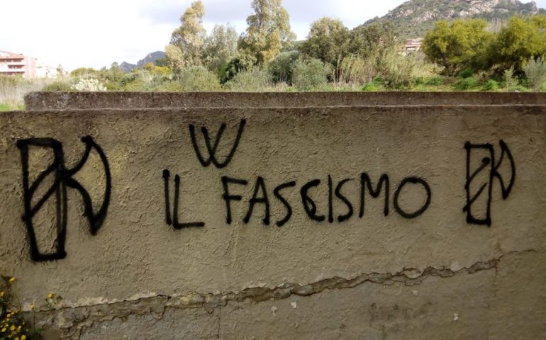 Scritte inneggianti al Fascismo a Carbonia