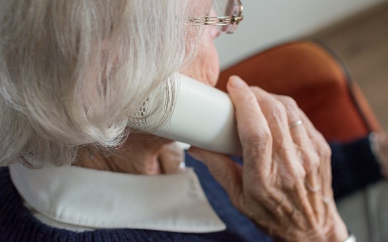 Assistenza telefonica malati anziani persone fragili