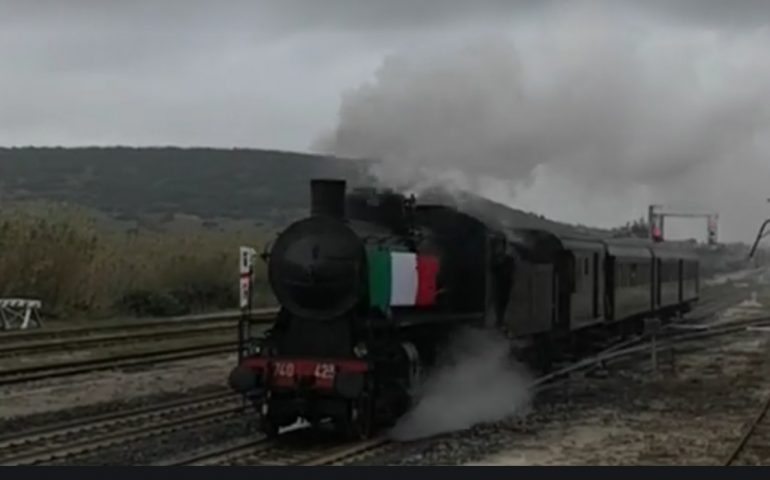 Da Cagliari a Carbonia in viaggio con lo storico treno a vapore, per promuovere il turismo ferroviario