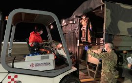 Brigata ''Sassari'' - Scaricamento Dpi aeroporto Cagliari - Elmas