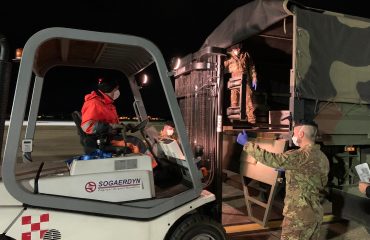 Brigata ''Sassari'' - Scaricamento Dpi aeroporto Cagliari - Elmas