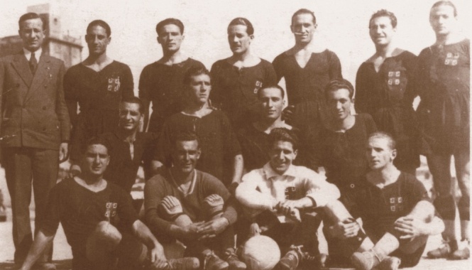 La formazione del Cagliari nella stagione 1930-1931. Erbstein è il primo da sinistra