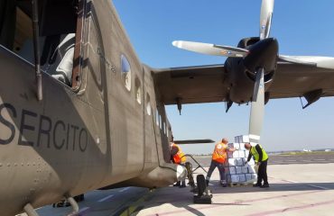 Esercito - Imbarco materiali sanitari a Roma Fiumicino 2