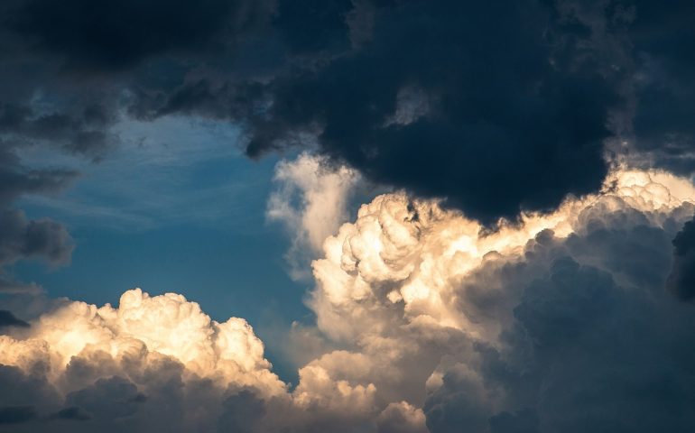 Centro Meteo Sardegna: cieli irregolarmente nuvolosi, venti sostenuti e locali piovaschi