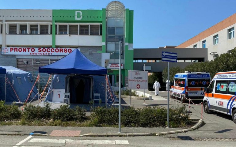 Troppi contagi nell’Isola: il Policlinico di Cagliari vieta l’ingresso ai parenti dei degenti