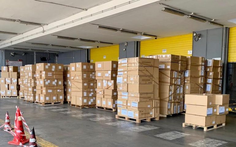 Sono arrivate 1400 casse di dispositivi per gli operatori sanitari della Sardegna