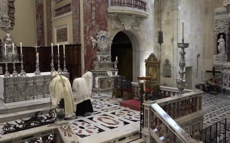 I riti del Giovedì Santo nella Cattedrale deserta: Cagliari celebra la Pasqua della quarantena