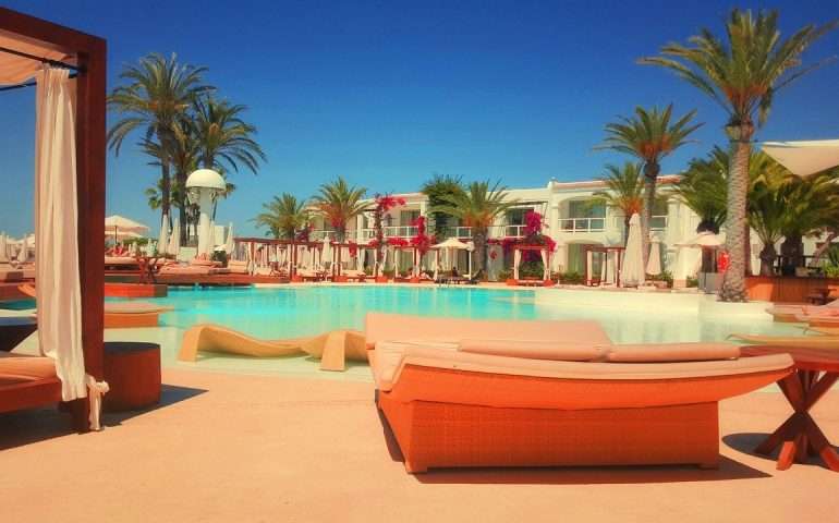 hotel-albergo-resort-piscina
