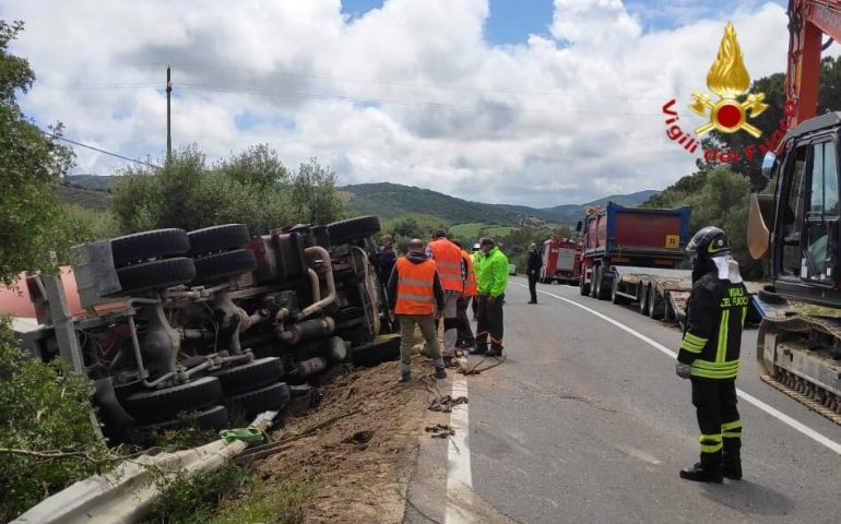 Siniscola: autobetoniera si ribalta, nonostante il rocambolesco incidente l’autista non è grave