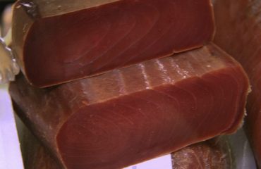 La ricetta Vistanet di oggi: musciame, l’insaccato di filetto di tonno, una squisitezza del Sulcis