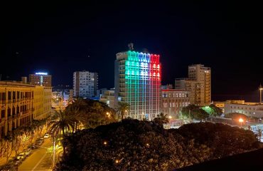 Palazzo Enel illuminato dal Tricolore per la Festa della Liberazione