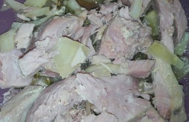 La ricetta Vistanet di oggi: tonno fresco lesso, con le cipolle crude, un piatto semplice e saporito