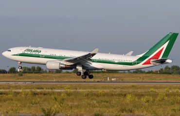 Airbus_A330-202,_Alitalia_JP7187398