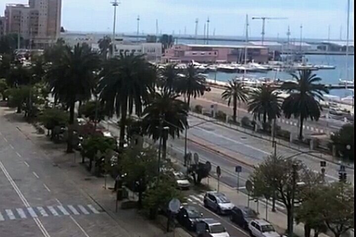 La foto (e VIDEO). Cagliari e via Roma deserte nel giorno di Sant’Efis “Gloriosu”