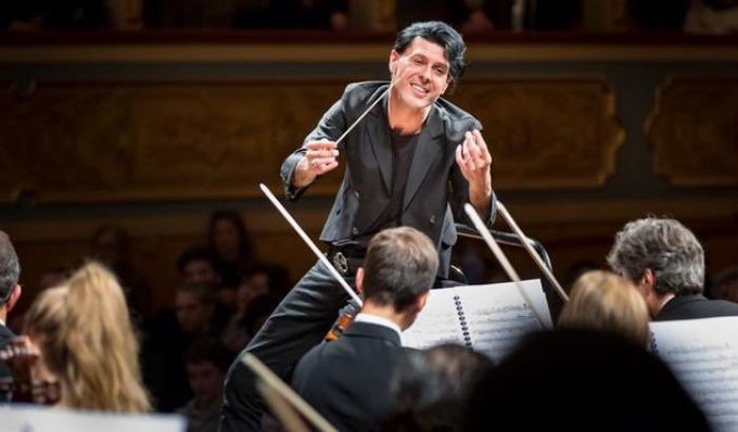 Quattro anni fa l’addio a Ezio Bosso: il 15 maggio 2020 moriva il grande pianista e compositore torinese