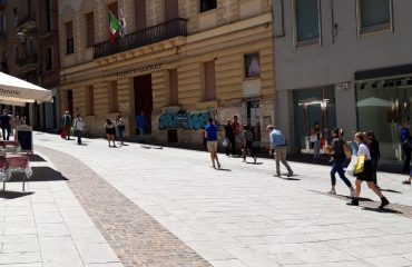 locali-tavolini-esterni-bar-pub-movida-piazza-yenne-via-manno-piazzetta-dettori-cagliari (4)