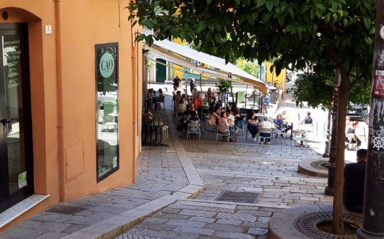 locali-tavolini-esterni-bar-pub-movida-piazza-yenne-via-manno-piazzetta-dettori-cagliari (6)