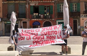 Sit in ragazzi delle case dello studente