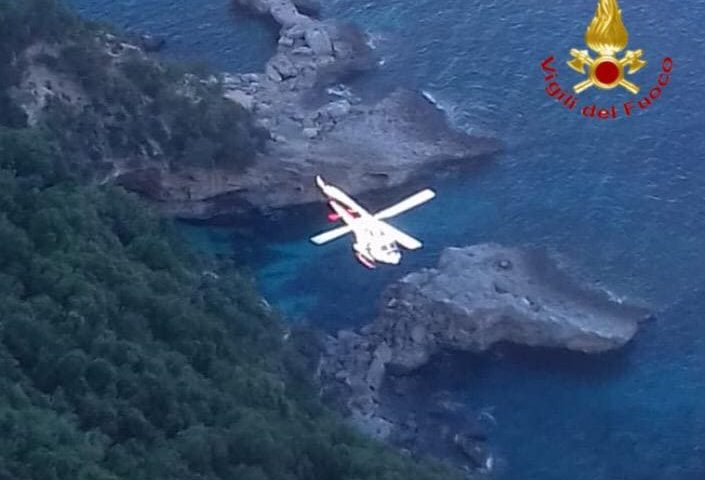 Bloccati e disorientati a Cala Biriola, Baunei. Interviene l’elicottero per portare in salvo la coppia