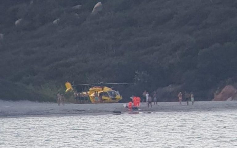 Bari Sardo, ragazzina si tuffa e cade sugli scogli: ha brutte fratture