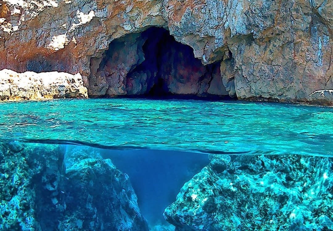 Il mare dentro e fuori dall'acqua foto di Renato Todde Cagliari