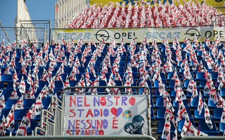 Alla Sardegna Arena tante bandiere al posto degli spettatori: per il Cagliari l’affetto della sua terra